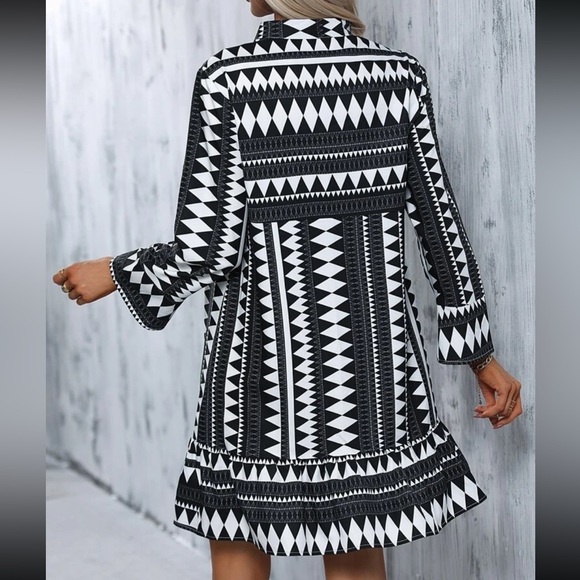 Classic Abstract Geo Print Flounce Sleeve Ruffle Hem Dress NO BELT - Picture 10 of 14
